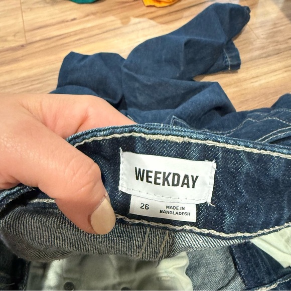 Aritzia Weekday Duchess Low Loose Baggy Jeans - Picture 9 of 9